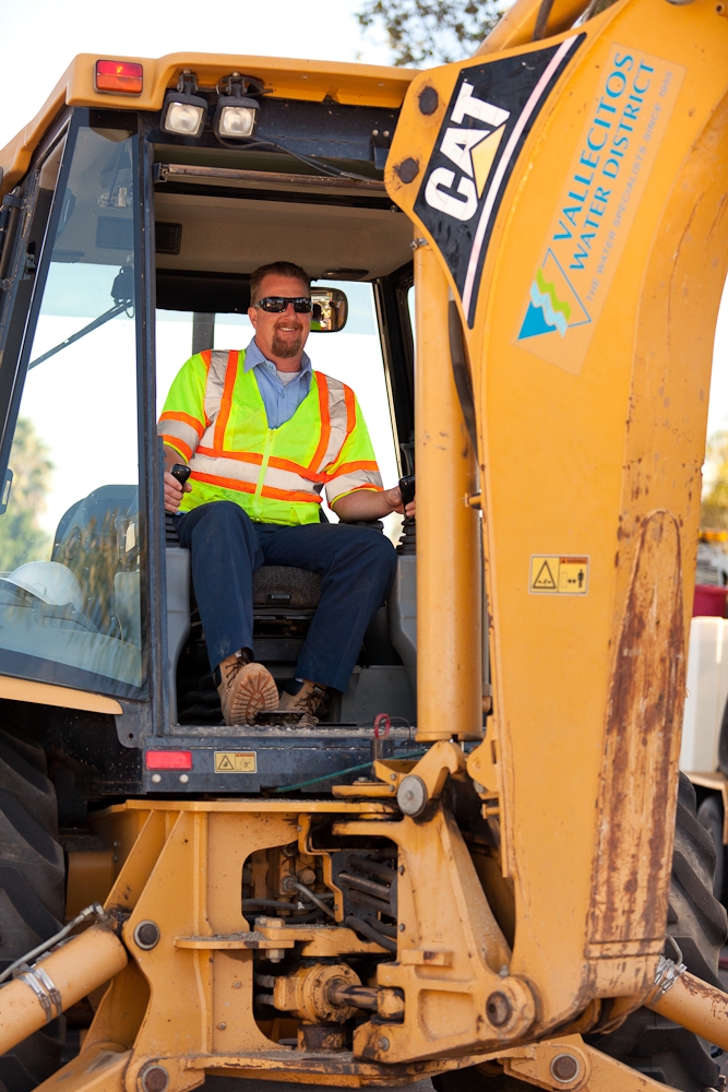 Vallecitos crews repair a water main break